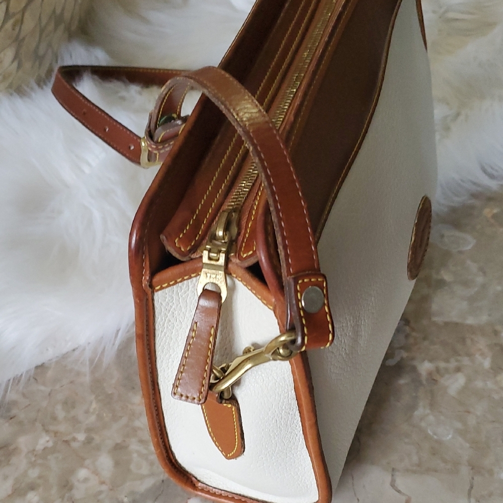 Dooney & Bourke White Leather Bag with Brown Logo - Picture 10 of 15